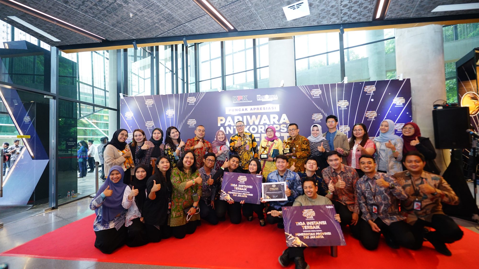 Foto bersama Pemerintah Provinsi DKI Jakarta pada Pariwara Antikorupsi 2025